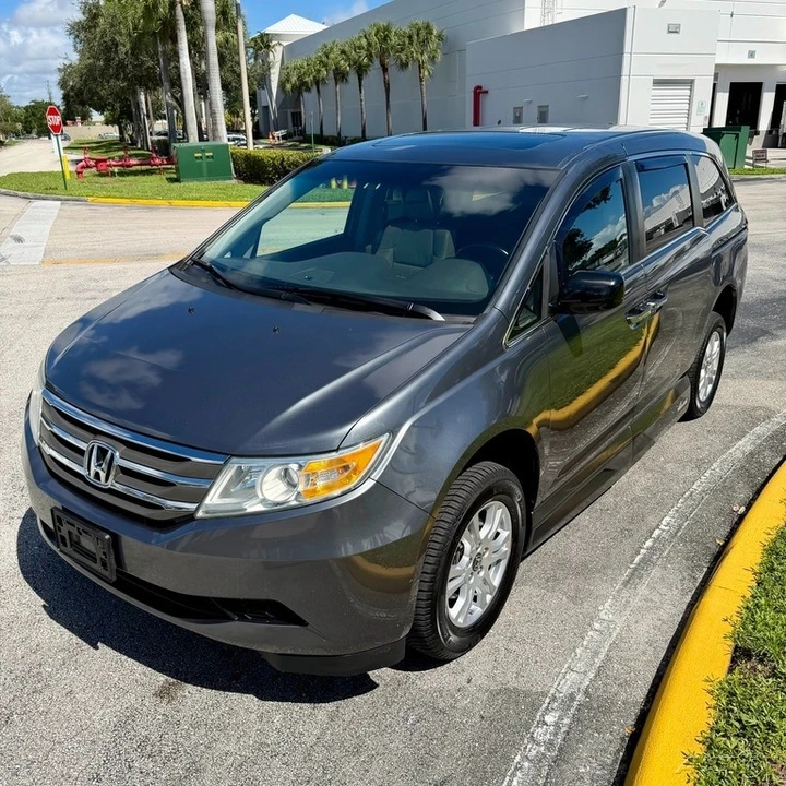 2011 Honda Odyssey - Image 17 of 21