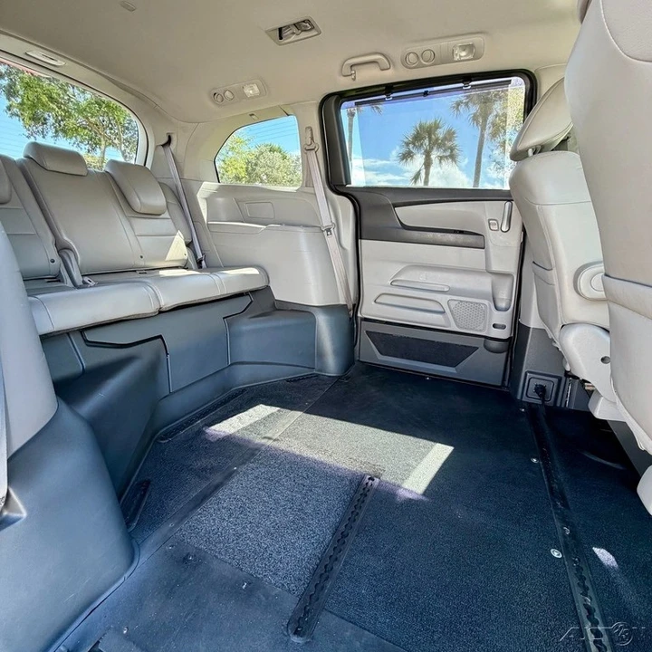 2011 Honda Odyssey - Image 6 of 21
