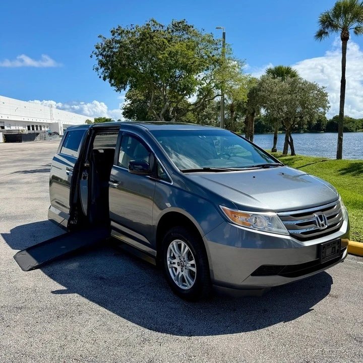 2011 Honda Odyssey - Image 2 of 21