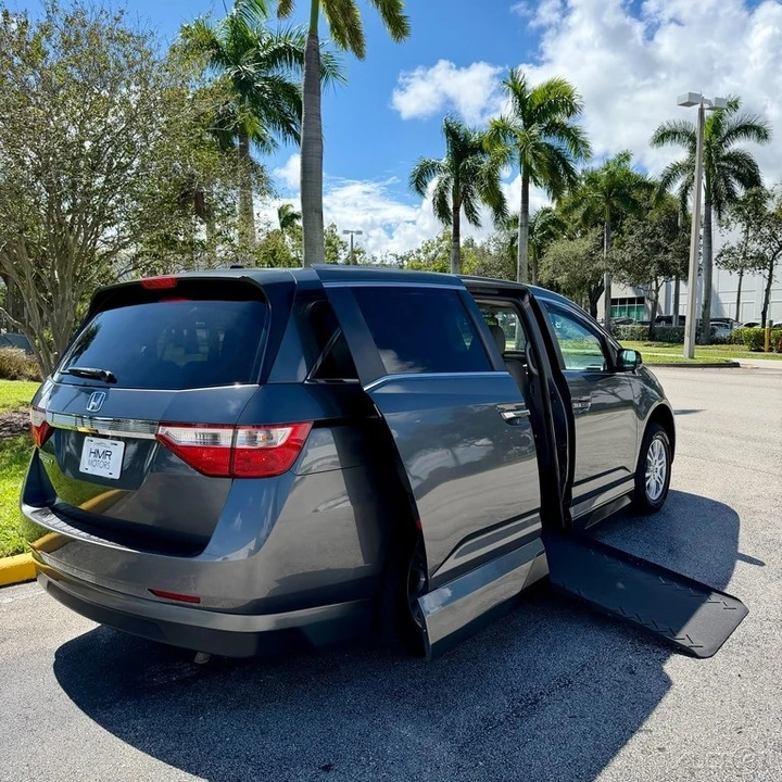 2011 Honda Odyssey - Image 3 of 21