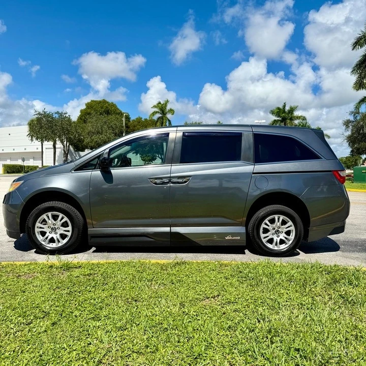 2011 Honda Odyssey - Image 16 of 21