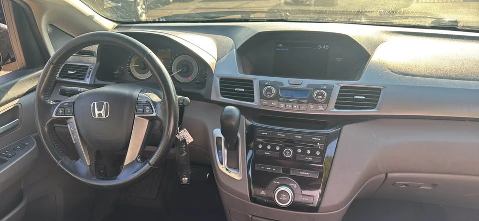 2011 Honda Odyssey - Image 13 of 16