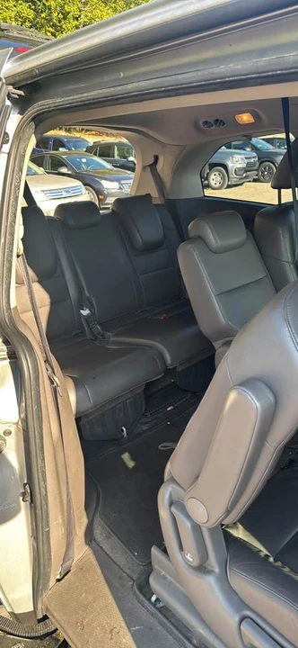 2011 Honda Odyssey - Image 10 of 16