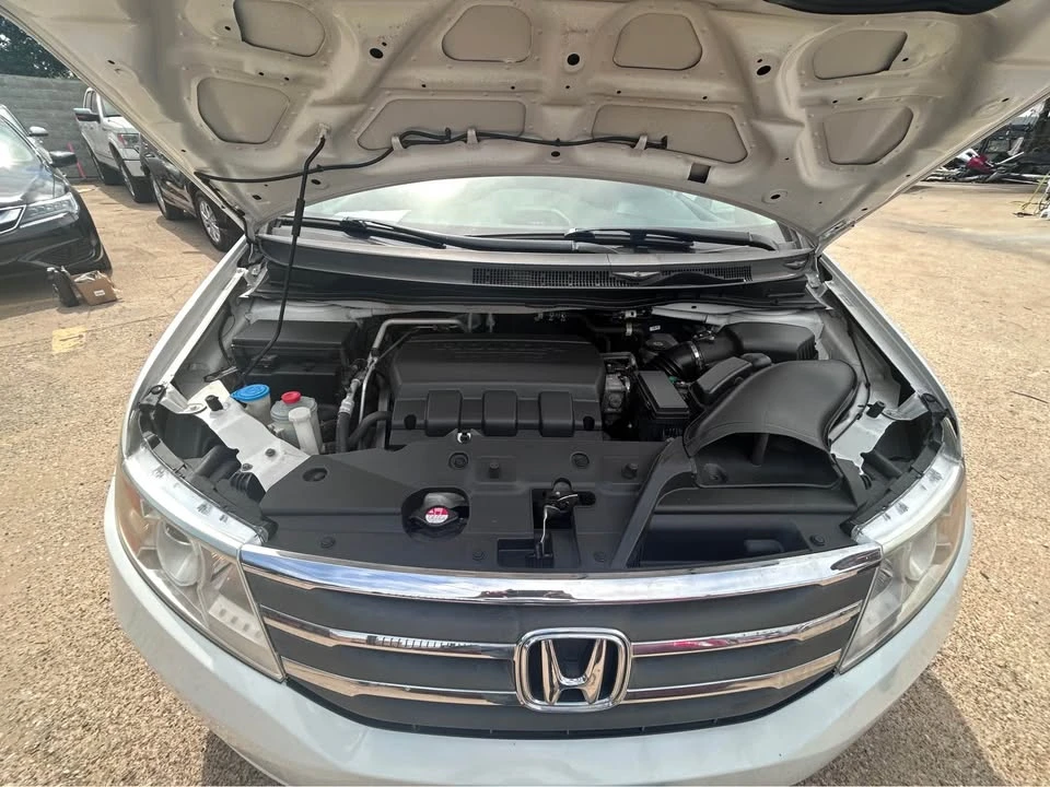 2011 Honda Odyssey - Image 15 of 16