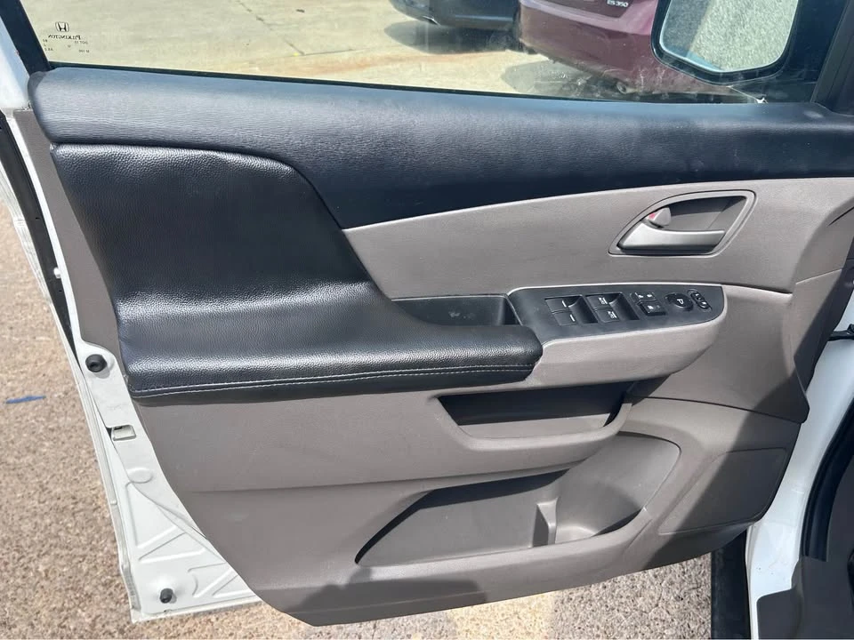 2011 Honda Odyssey - Image 14 of 16
