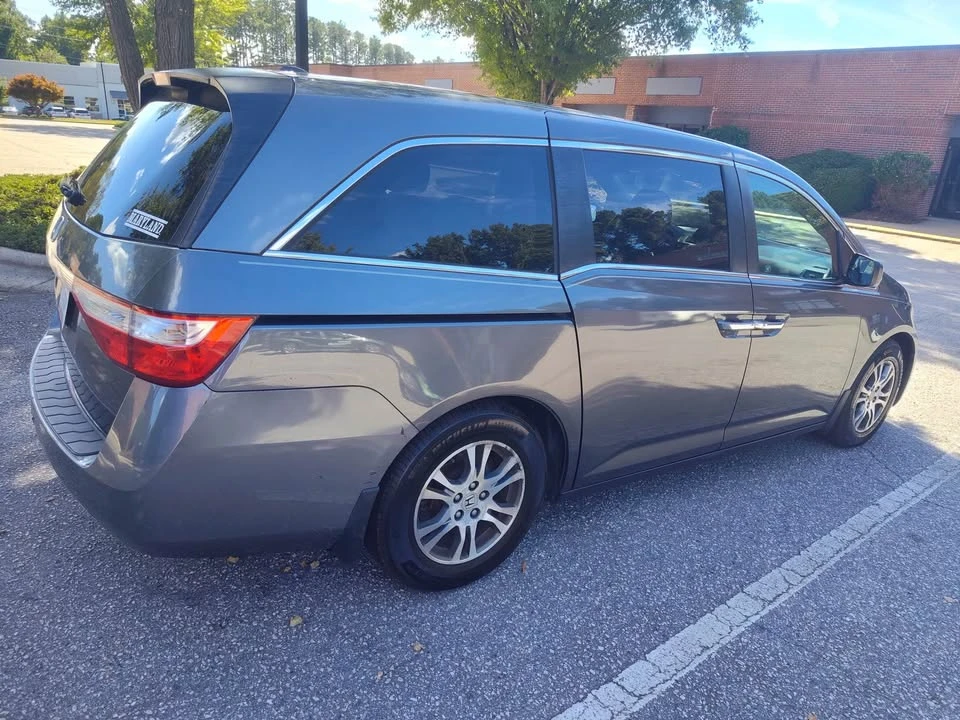 2011 Honda Odyssey - Image 18 of 20