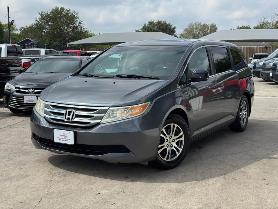 2011 Honda Odyssey - Image 2 of 12