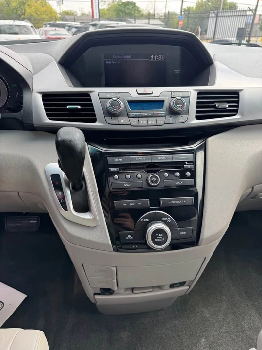 2011 Honda Odyssey - Image 11 of 12