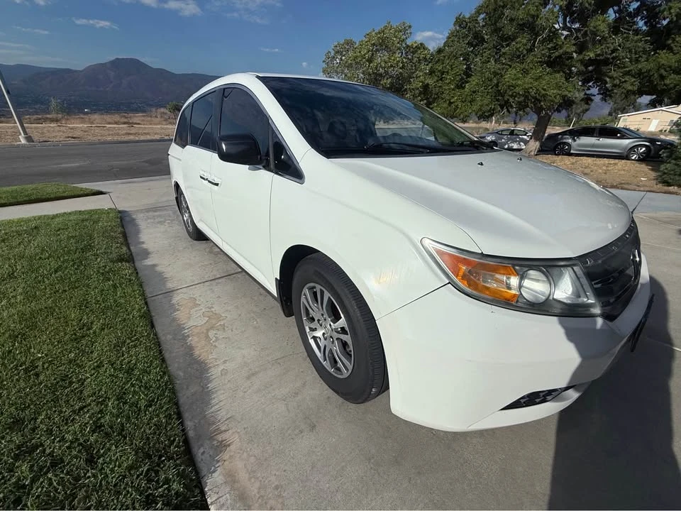 2011 Honda Odyssey - Image 2 of 9