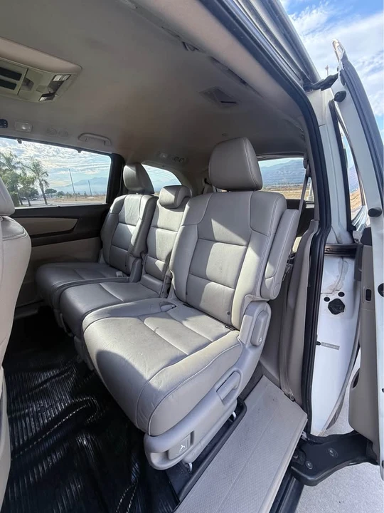 2011 Honda Odyssey - Image 6 of 9