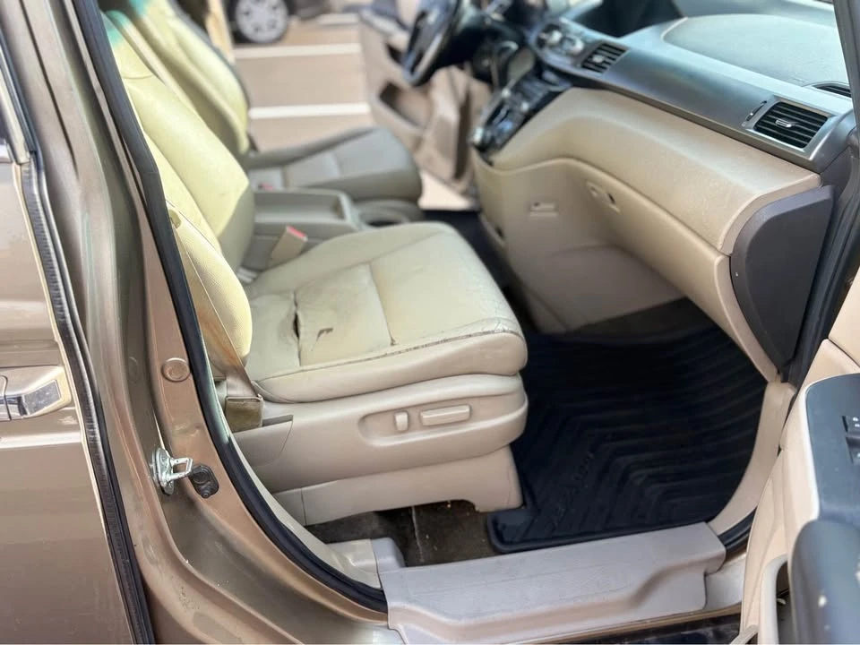 2011 Honda Odyssey - Image 15 of 15