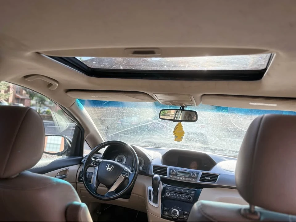 2011 Honda Odyssey - Image 14 of 15