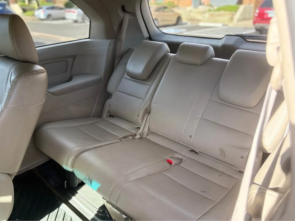 2011 Honda Odyssey - Image 10 of 15