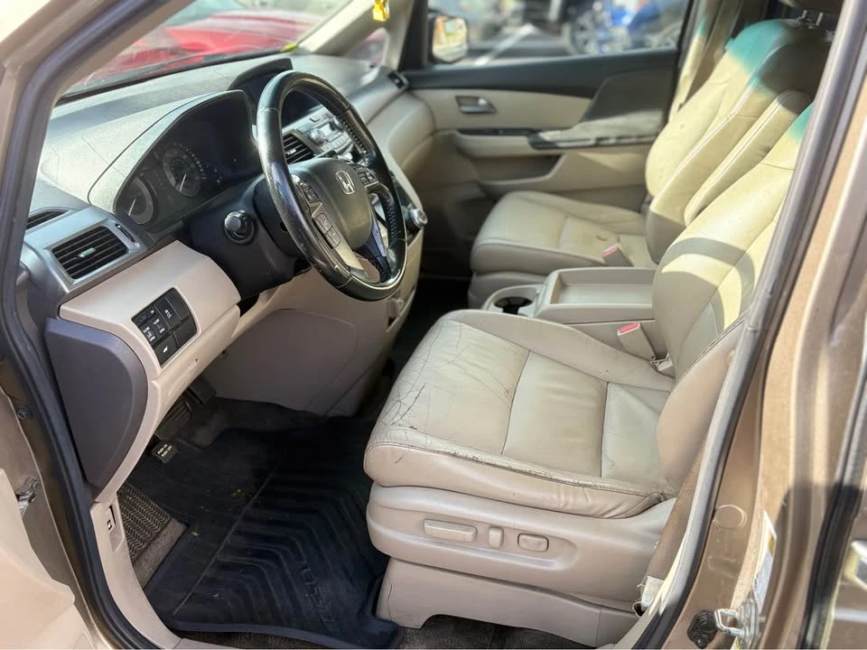 2011 Honda Odyssey - Image 8 of 15