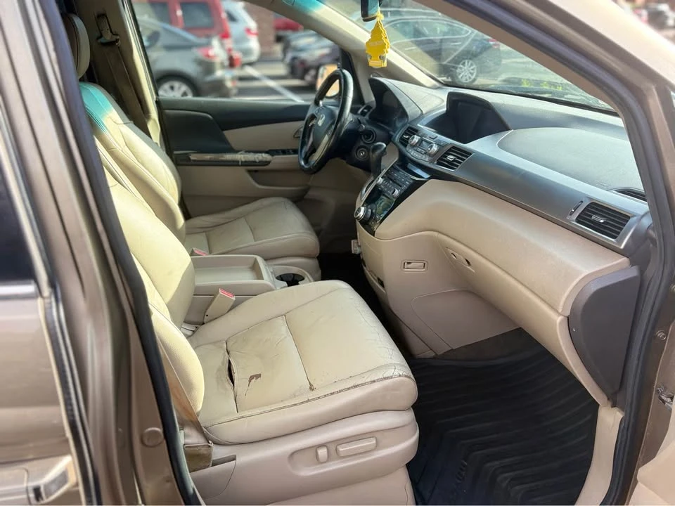 2011 Honda Odyssey - Image 12 of 15