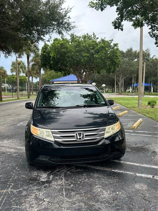 2011 Honda Odyssey - Image 2 of 8