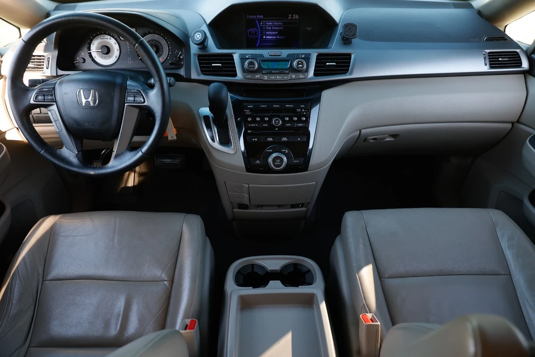 2011 Honda Odyssey - Image 2 of 12
