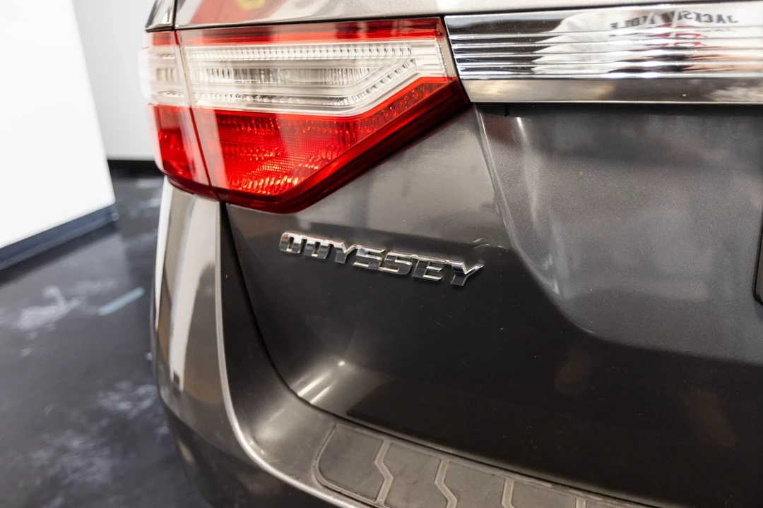 2011 Honda Odyssey - Image 10 of 12