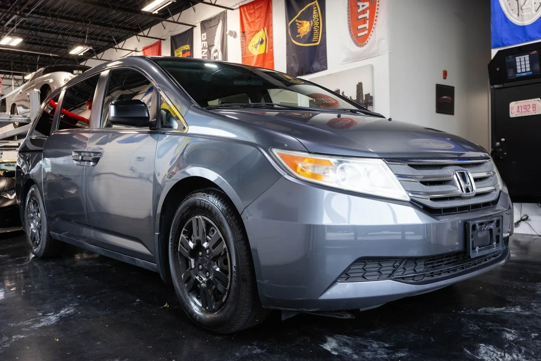2011 Honda Odyssey - Image 16 of 21