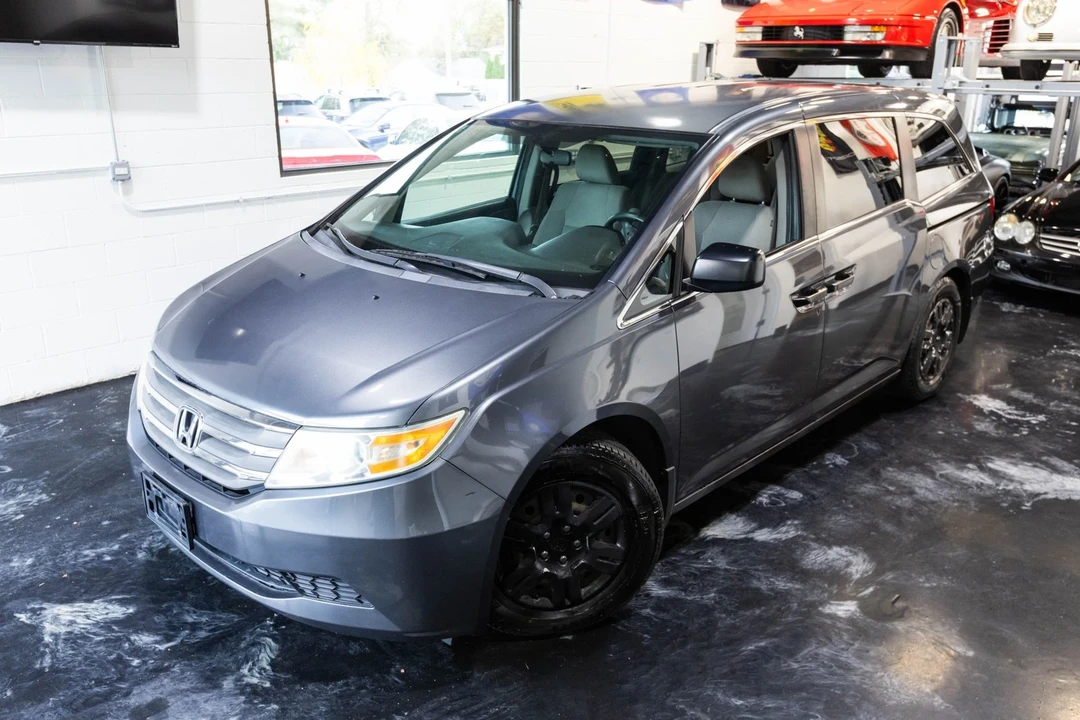 2011 Honda Odyssey - Image 2 of 12