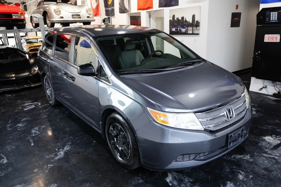 2011 Honda Odyssey - Image 17 of 21