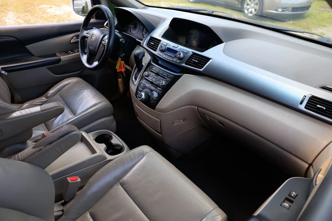 2011 Honda Odyssey - Image 17 of 21