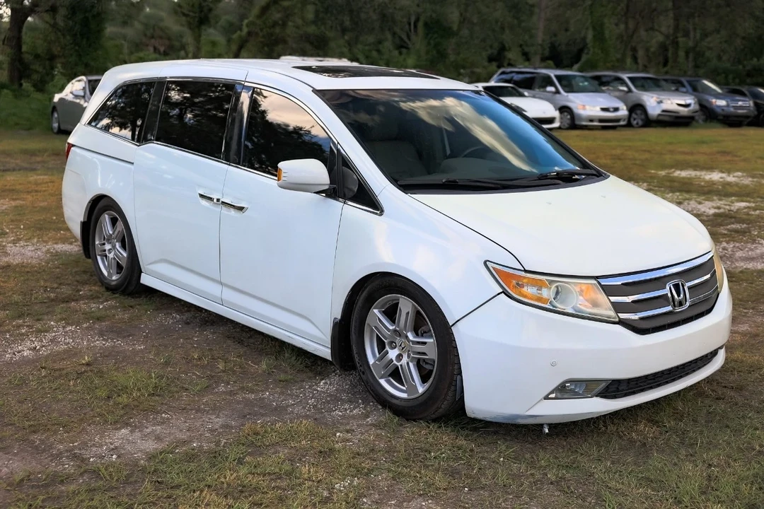 2011 Honda Odyssey - Image 14 of 21