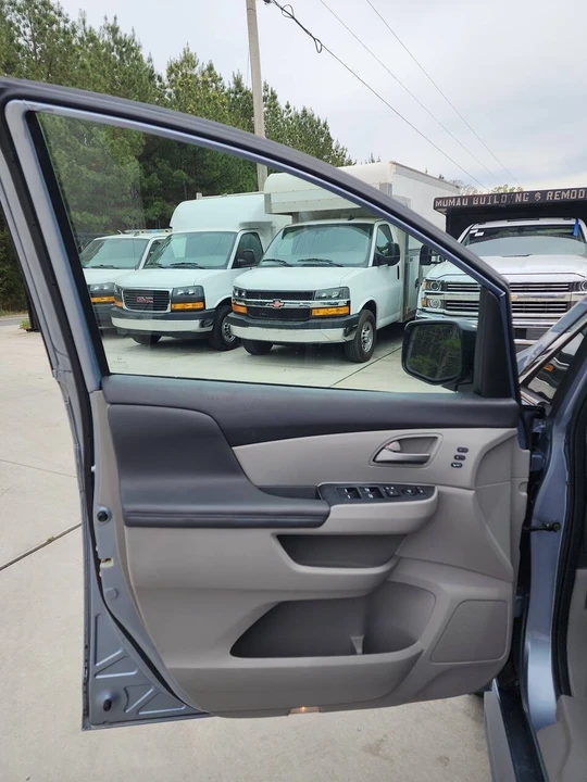 2011 Honda Odyssey - Image 12 of 31