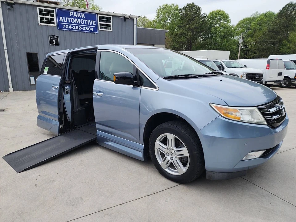 2011 Honda Odyssey - Image 2 of 31