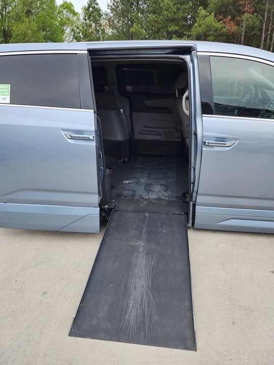 2011 Honda Odyssey - Image 17 of 31