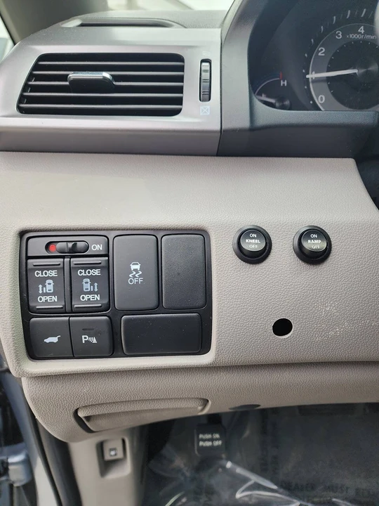 2011 Honda Odyssey - Image 28 of 31