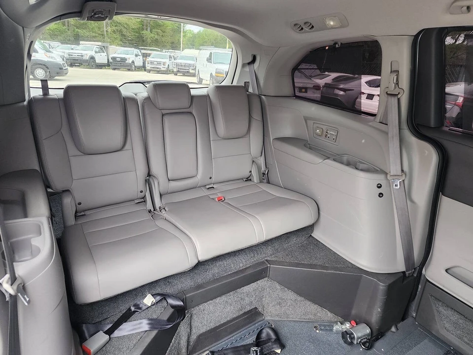 2011 Honda Odyssey - Image 18 of 31