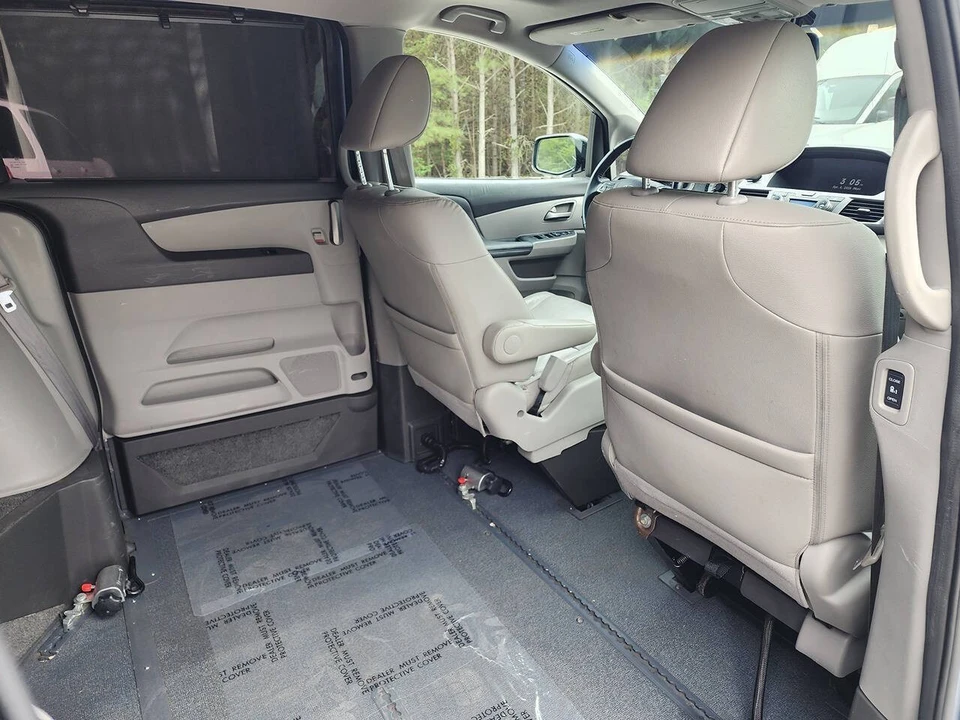 2011 Honda Odyssey - Image 19 of 31