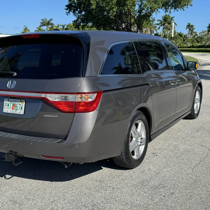 2011 Honda Odyssey - Image 11 of 12