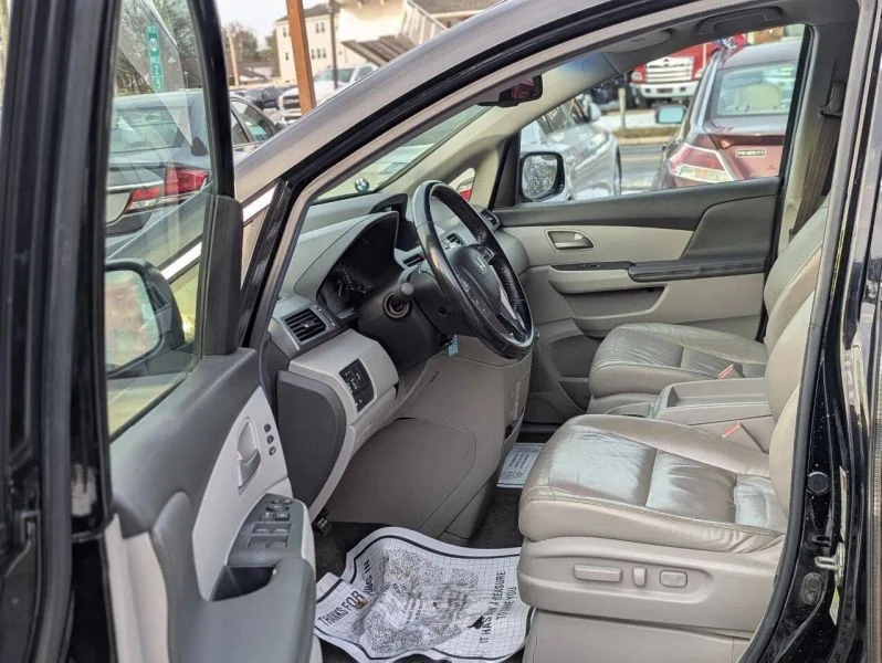 2011 Honda Odyssey - Image 10 of 12