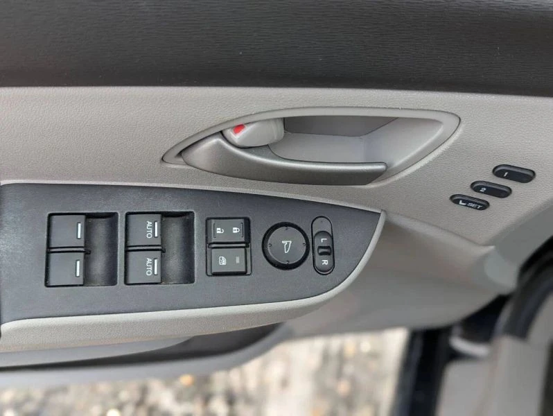 2011 Honda Odyssey - Image 10 of 12