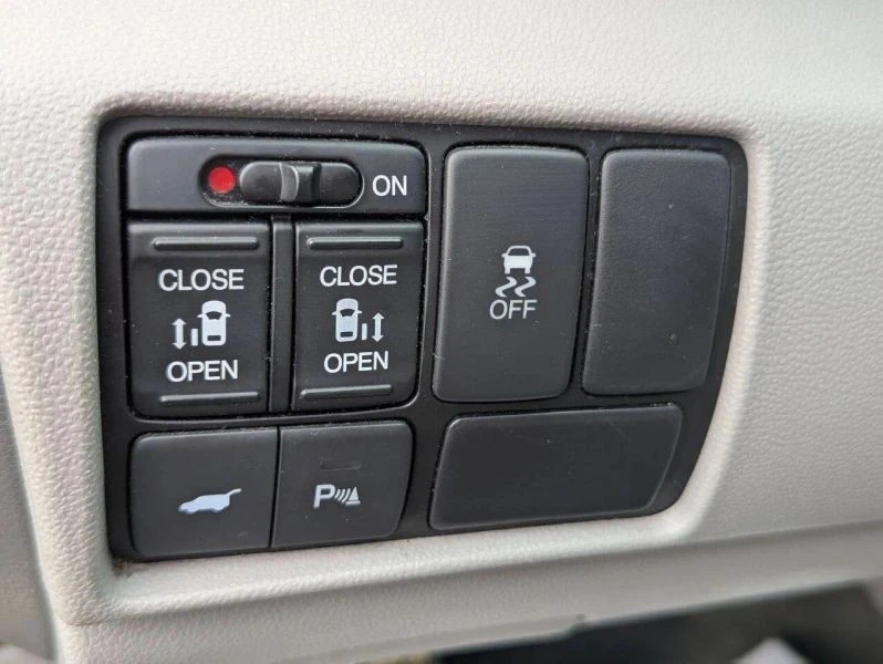2011 Honda Odyssey - Image 12 of 12