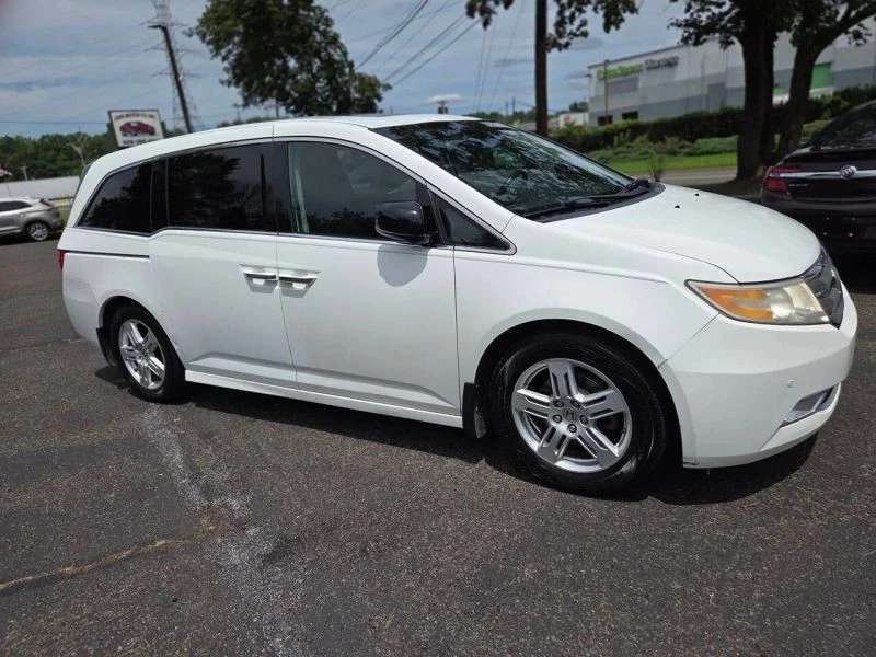 2011 Honda Odyssey - Image 10 of 12