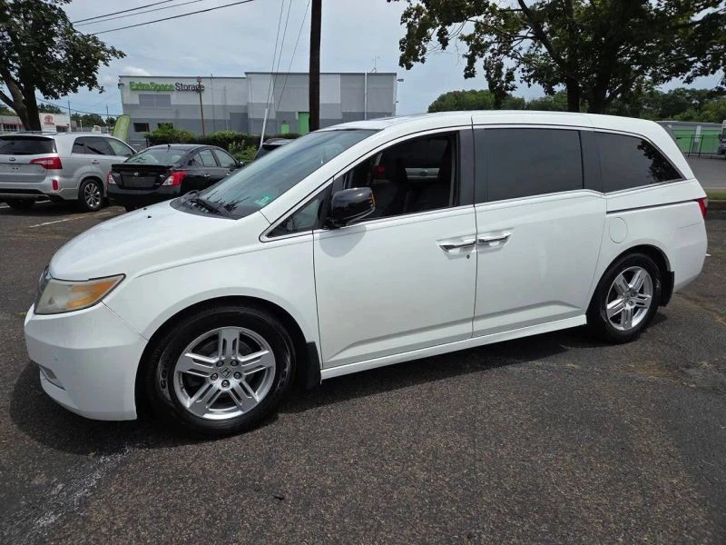 2011 Honda Odyssey - Image 2 of 12