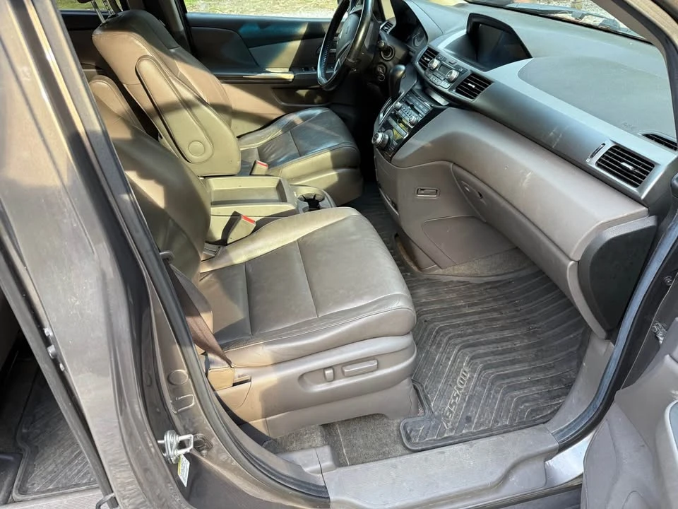 2011 Honda Odyssey - Image 12 of 16