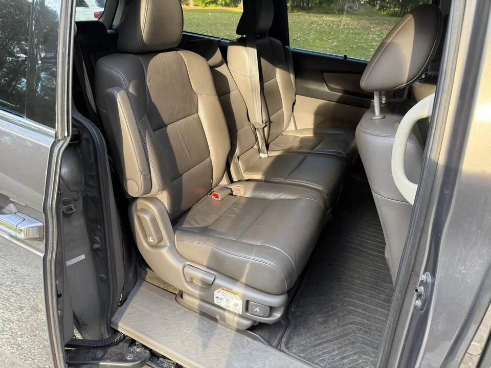 2011 Honda Odyssey - Image 11 of 16