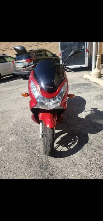 2011 Honda Motorcycles - Image 2 of 4