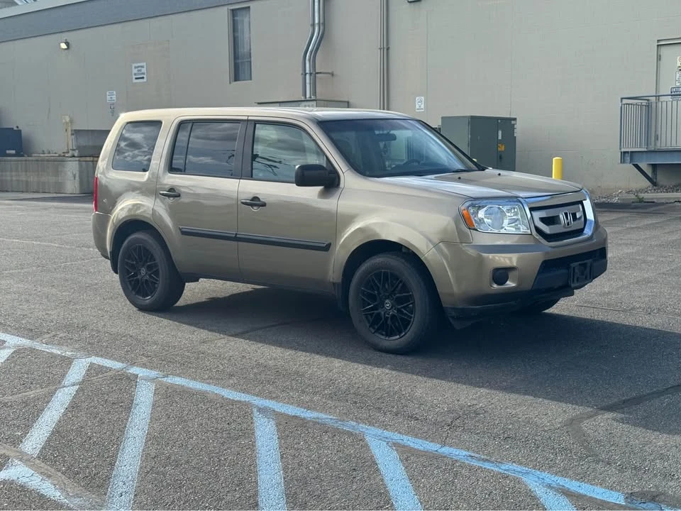 2011 Honda Pilot 2nd Gen - Image 2 of 11