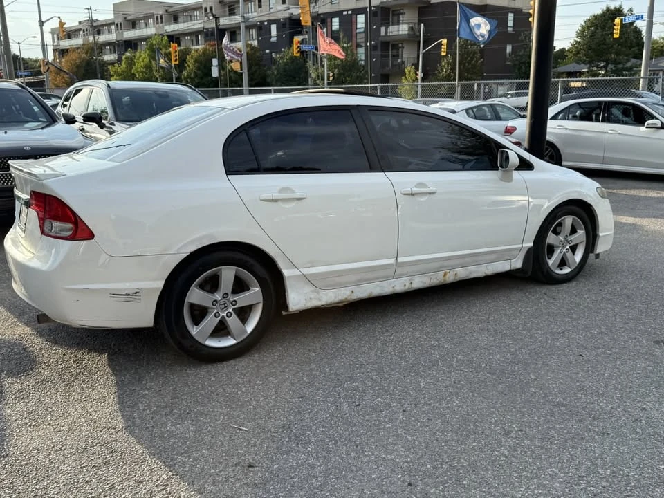2011 Honda Civic 8th Gen - Image 8 of 15