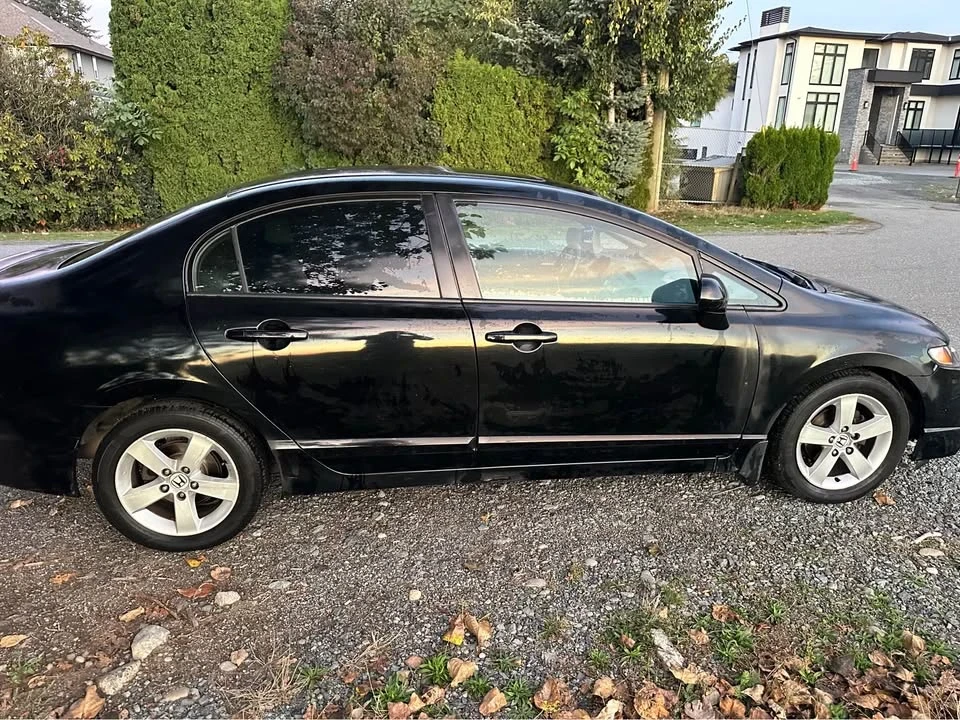 2011 Honda Civic 8th Gen - Image 2 of 6