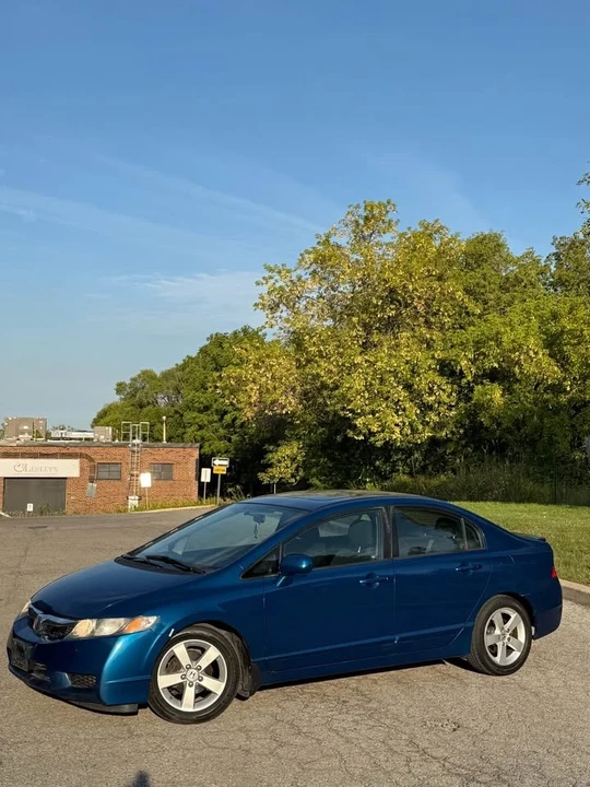 2011 Honda Civic 8th Gen - Image 2 of 9