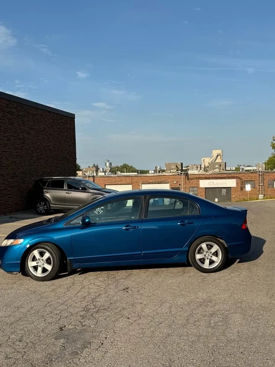 2011 Honda Civic 8th Gen - Image 3 of 9