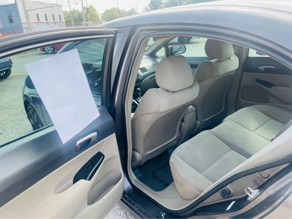 2011 Honda Civic 8th Gen - Image 4 of 4