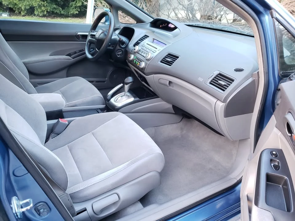 2011 Honda Civic 8th Gen - Image 2 of 4
