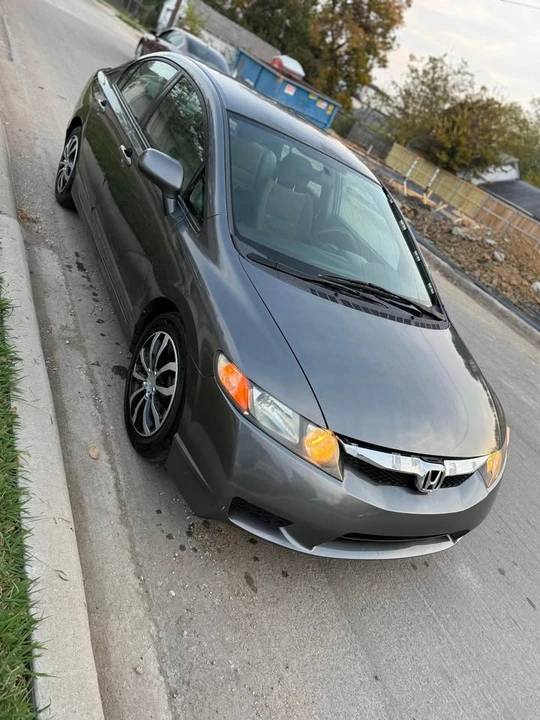 2011 Honda Civic 8th Gen - Image 5 of 16